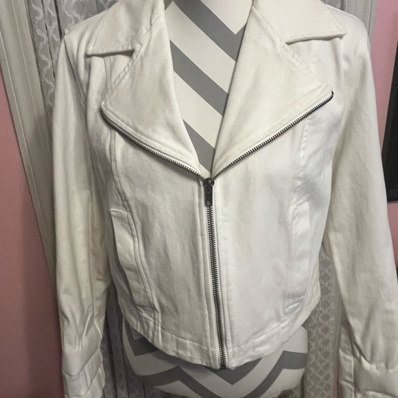 Jean jacket - Picture 2 of 6